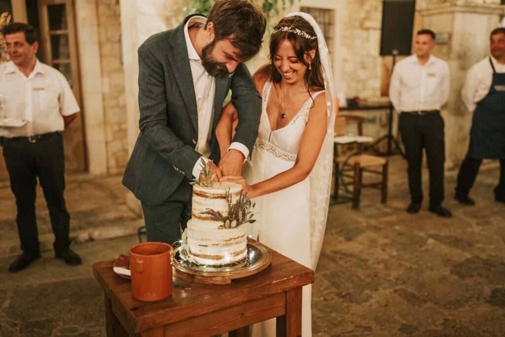 Jodie and Michael cutting the wedding cake. | Esthesis Events Jodie and Michael cutting the wedding cake. | Esthesis Events